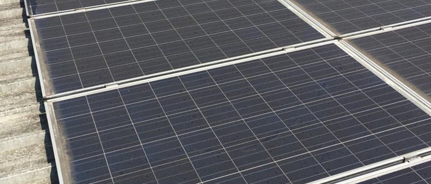 Limpieza de placas solares en España